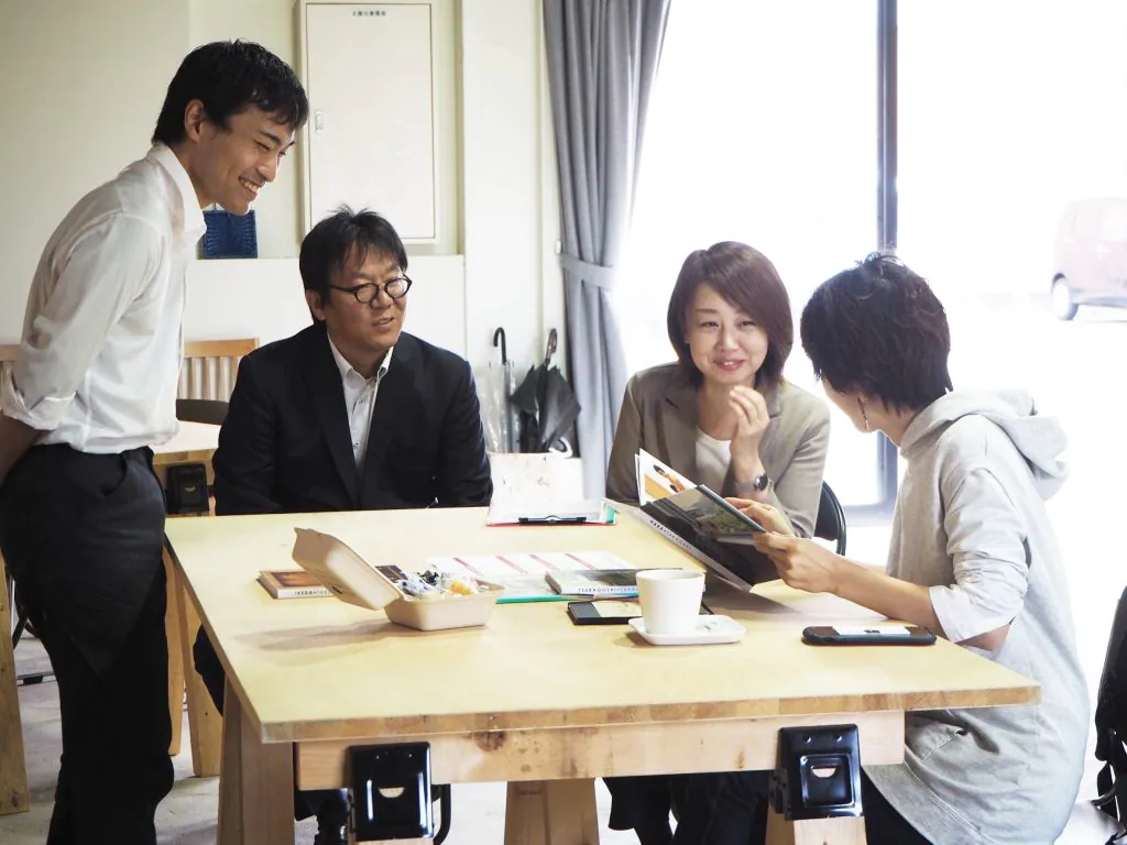家づくりについて相談する参加者